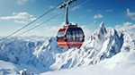 Gondel vor schneebedeckten Bergen /Kontakt